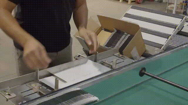 2023-ERGOSA-Tray-Packing-In-Action-Cosmetic-Boxes-S